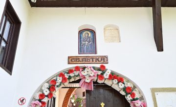 Младата Меланија го претстави музичкиот проект „Вечниот Бог“