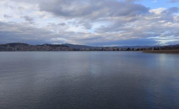 Променливо облачно со повремени врнежи од дожд