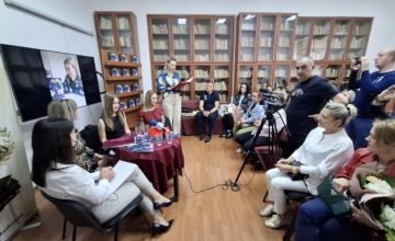 Љубовта кон пишаниот збор деветоодделенката Марија Тодороска ја преточи во стихозбирка