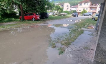 Видео+фото: Нов дожд стари маки, поплавени дворови и домови, надлежните на терен