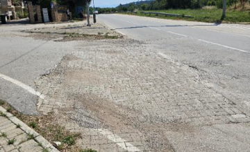 Жители од Рача се жалат дека влезот во населбата е небезбеден