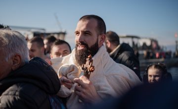 Видео+фото: Светиот крст и годинава во рацете на Мартин Гоџо од Варош