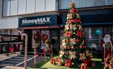 Новогодишна магија пред канцелариите на MoneyMAX