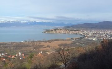 Променливо облачно со повремени врнежи од дожд