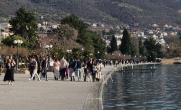 Фото: Охрид претпразнично раздвижен